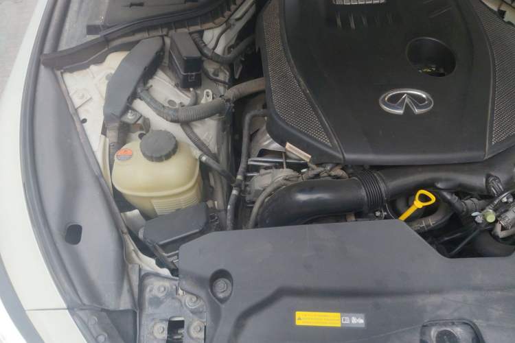 Used Infiniti Q50L 2018 2.0T Comfort Edition China VI Standard Engine Bay Right