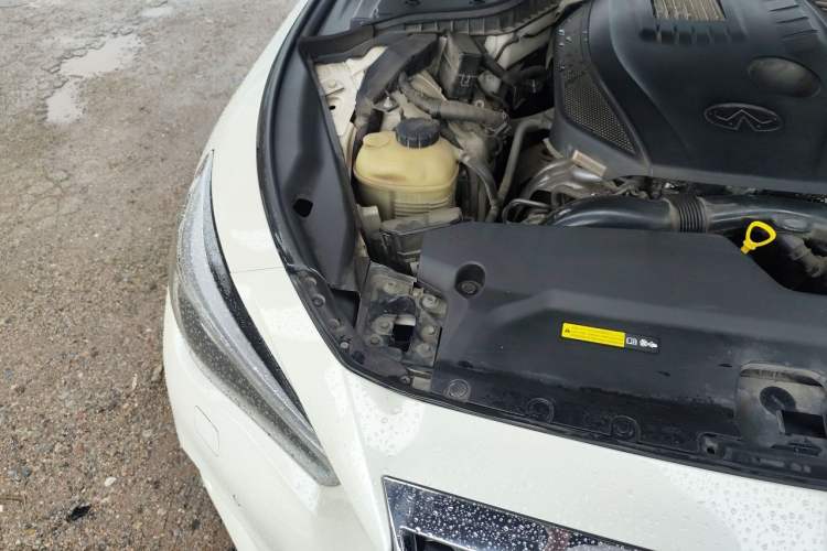 Used Infiniti Q50L 2018 2.0T Enjoyment Version China VI Standard Engine Bay Right