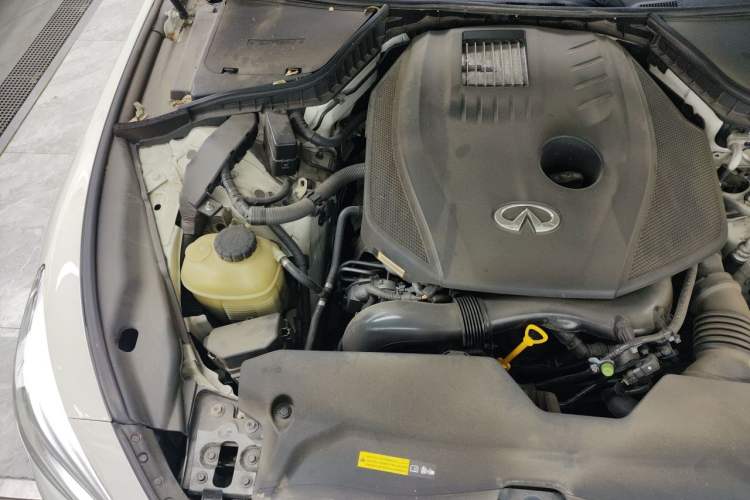 Used Infiniti Q50L 2018 2.0T Comfort Edition China VI Standard Engine Bay Right