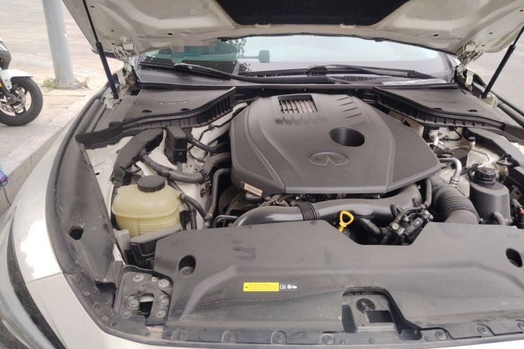 Used Infiniti Q50L 2018 2.0T Enjoyment Version China VI Standard Engine Bay Right