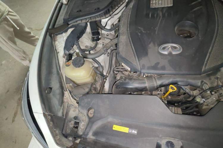 Used Infiniti Q50L 2018 2.0T Enjoyment Version China VI Standard Engine Bay Right
