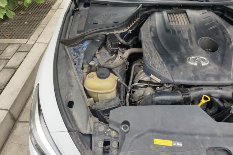 Used Infiniti Q50L 2018 2.0T Enjoyment Version China VI Standard Engine Bay Right