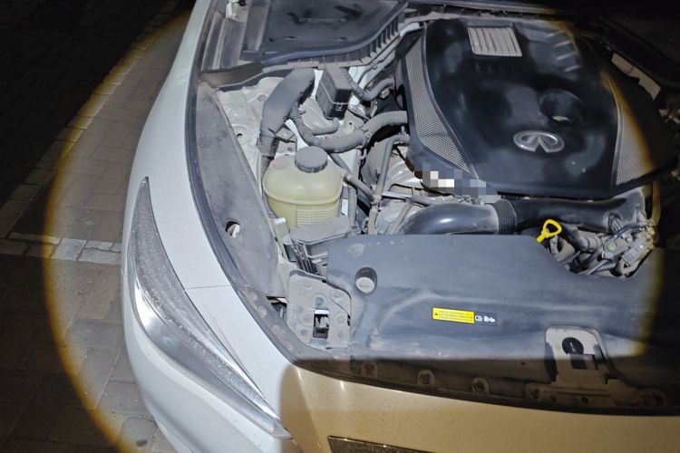 Used Infiniti Q50L 2018 2.0T Comfort Edition China VI Standard Engine Bay Right