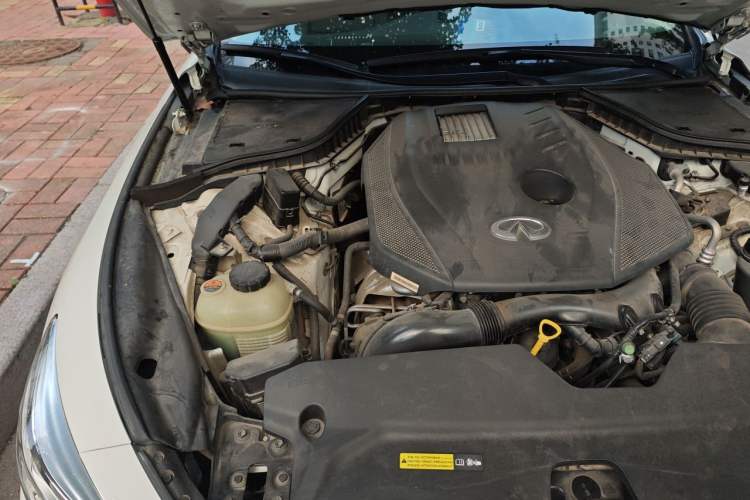 Used Infiniti Q50L 2018 2.0T Comfort Edition China VI Standard Engine Bay Right