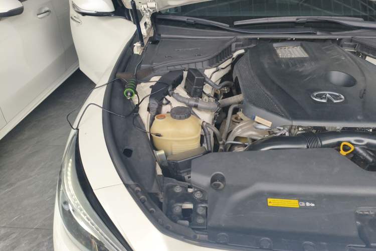 Used Infiniti Q50L 2018 2.0T Enjoyment Version China VI Standard Engine Bay Right