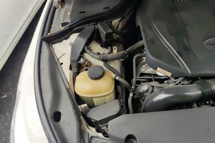 Used Infiniti Q50L 2018 2.0T Comfort Edition China VI Standard Engine Bay Right