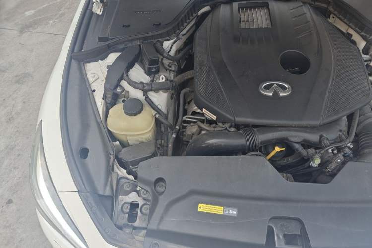 Used Infiniti Q50L 2018 2.0T Enjoyment Version China VI Standard Engine Bay Right