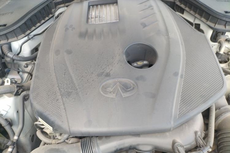 Used Infiniti Q50L 2018 2.0T Comfort Edition China VI Standard Engine Bay