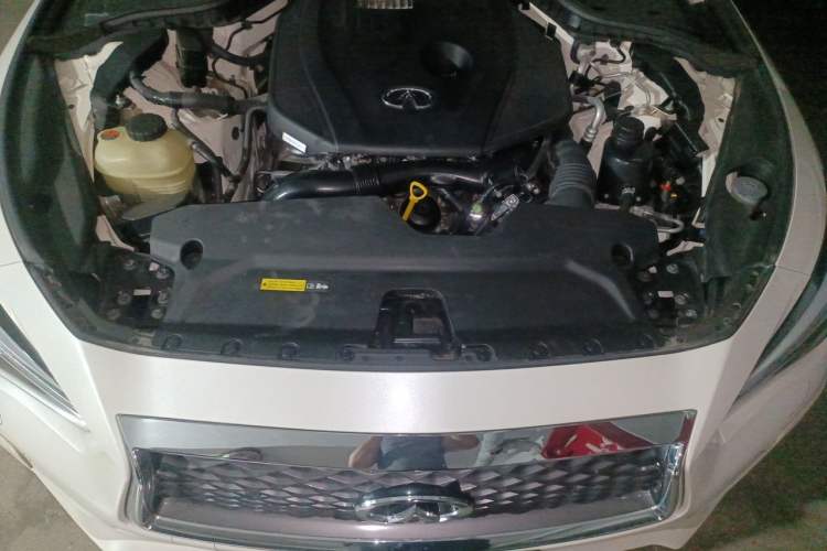 Used Infiniti Q50L 2018 2.0T Enjoyment Edition China V standard Engine Bay