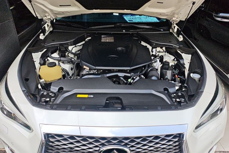 Used Infiniti Q50L 2018 2.0T Enjoyment Version China VI Standard Engine Bay