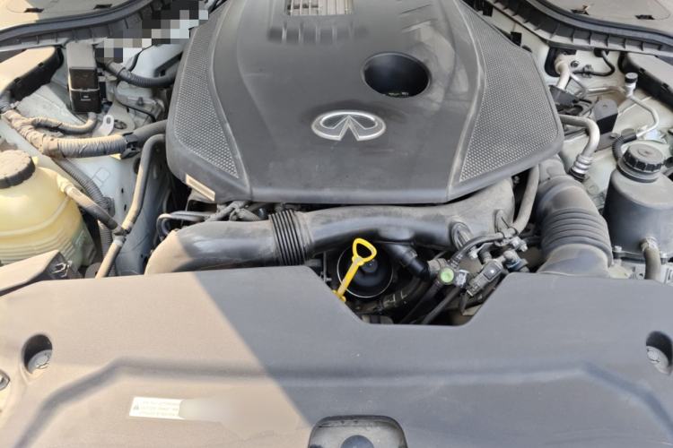 Used Infiniti Q50L 2018 2.0T Comfort Edition China VI Standard Engine Bay