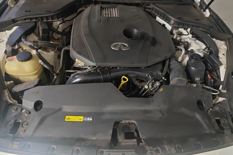 Used Infiniti Q50L 2018 2.0T Comfort Edition China VI Standard Engine Bay