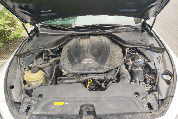Used Infiniti Q50L 2018 2.0T Enjoyment Version China VI Standard Engine Bay