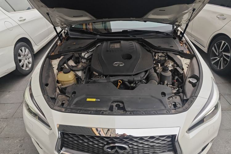 Used Infiniti Q50L 2018 2.0T Enjoyment Version China VI Standard Engine Bay