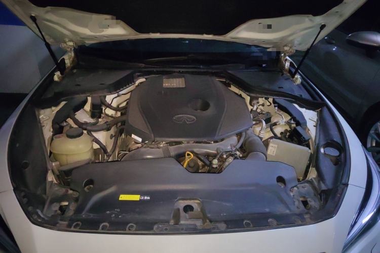 Used Infiniti Q50L 2018 2.0T Elite Sport Version China VI Standard Engine Bay