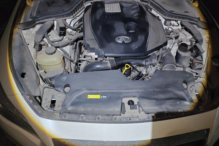 Used Infiniti Q50L 2018 2.0T Comfort Edition China VI Standard Engine Bay