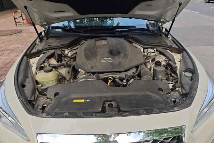 Used Infiniti Q50L 2018 2.0T Comfort Edition China VI Standard Engine Bay