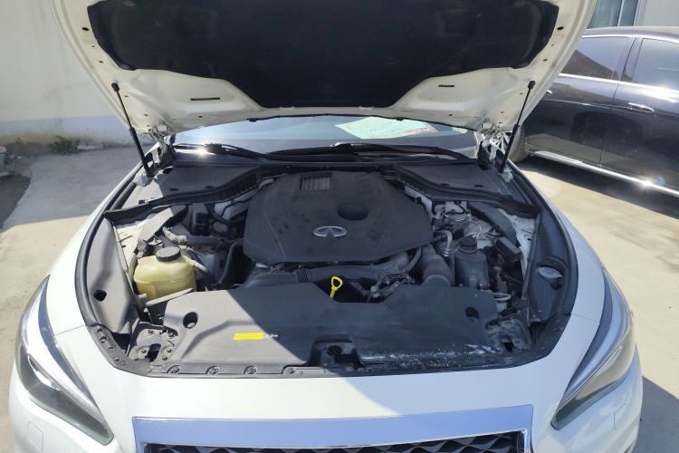 Used Infiniti Q50L 2018 2.0T Enjoyment Version China VI Standard Engine Bay