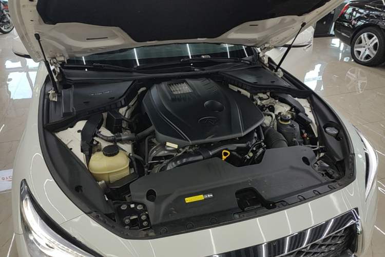 Used Infiniti Q50L 2018 2.0T Comfort Edition China V Standard Engine Bay