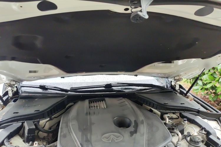 Used Infiniti Q50L 2018 2.0T Comfort Edition China VI Standard Engine Bay
