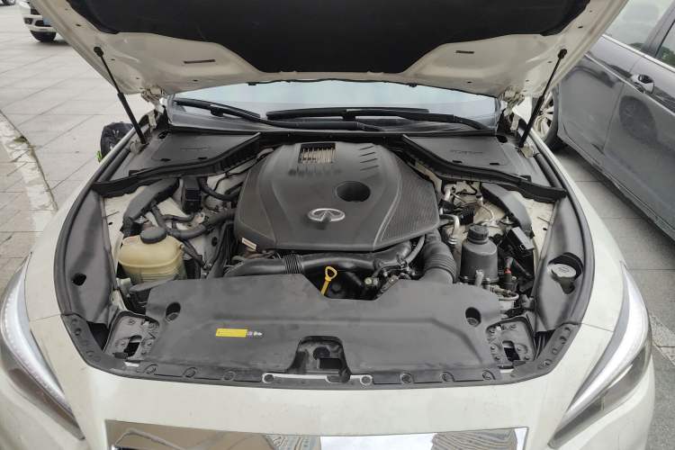 Used Infiniti Q50L 2018 2.0T Enjoyment Version China VI Standard Engine Bay