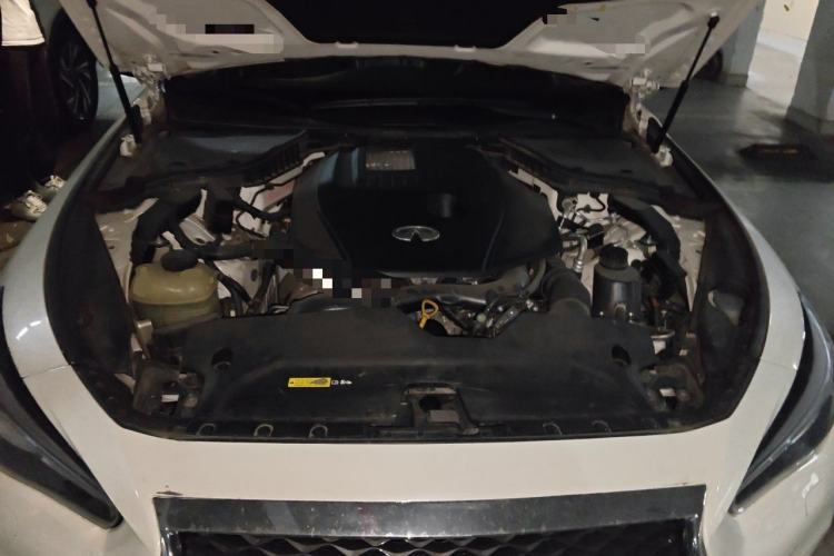Used Infiniti Q50L 2018 2.0T Enjoyment Version China VI Standard Engine Bay