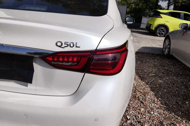 Used Infiniti Q50L 2018 2.0T Enjoyment Version China VI Standard Exterior 3