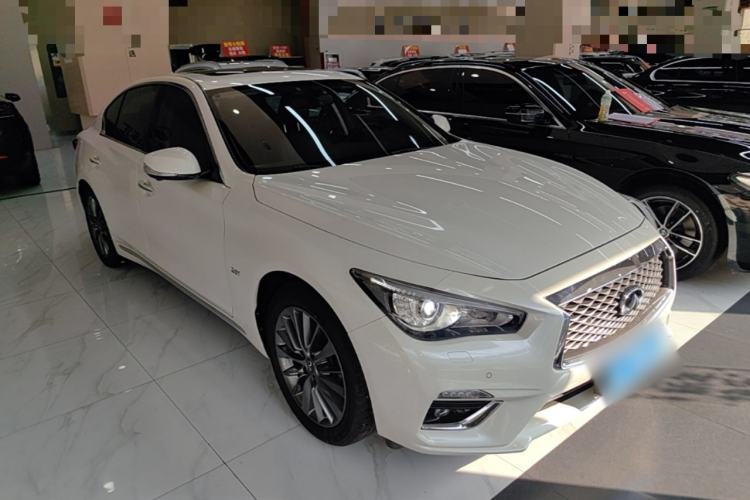 Used Infiniti Q50L 2018 2.0T Enjoyment Version China VI Standard Front Right 45 Deg