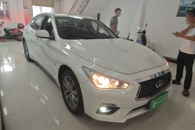 Used Infiniti Q50L 2018 2.0T Comfort Edition China VI Standard Front Right 45 Deg