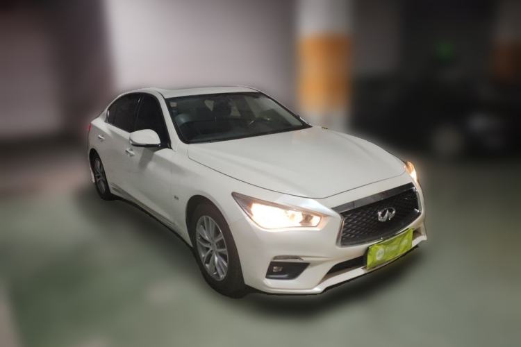 Used Infiniti Q50L 2018 2.0T Comfort Edition China VI Standard Front Right 45 Deg