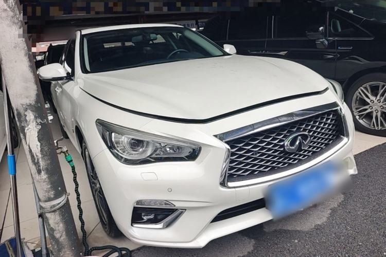 Used Infiniti Q50L 2018 2.0T Enjoyment Version China VI Standard Front Right 45 Deg