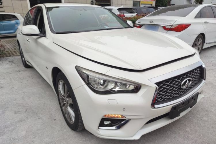 Used Infiniti Q50L 2018 2.0T Enjoyment Version China VI Standard Front Right 45 Deg