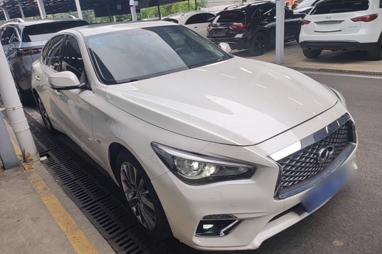 Used Infiniti Q50L 2018 2.0T Enjoyment Version China VI Standard Front Right 45 Deg