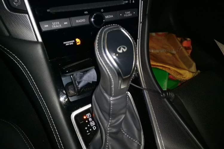 Used Infiniti Q50L 2018 2.0T Enjoyment Version China VI Standard Gear Lever