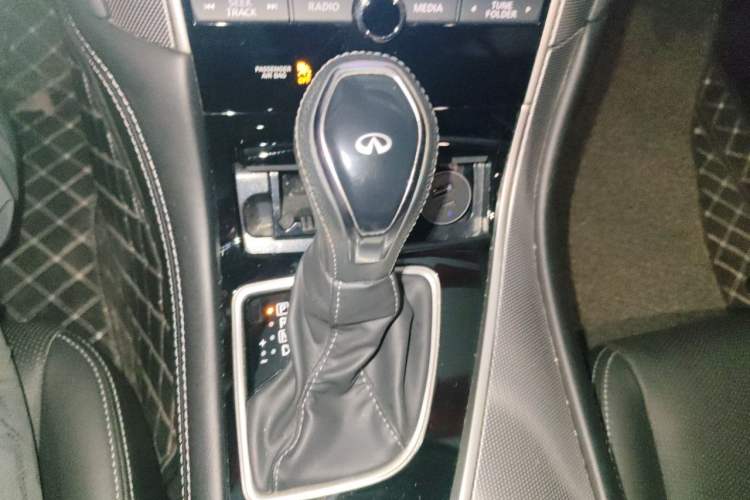 Used Infiniti Q50L 2018 2.0T Enjoyment Version China V Standard Gear Lever