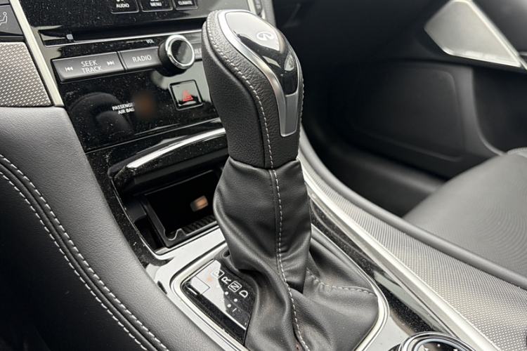Used Infiniti Q50L 2018 2.0T Enjoyment Version China VI Standard Gear Lever