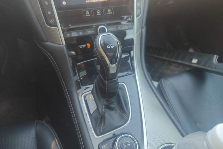 Used Infiniti Q50L 2018 2.0T Enjoyment Version China VI Standard Gear Lever