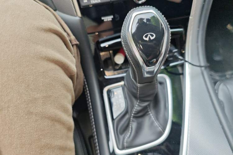 Used Infiniti Q50L 2018 2.0T Enjoyment Edition China V standard Gear Lever