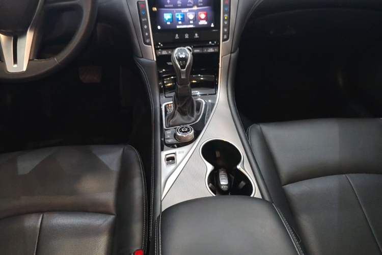 Used Infiniti Q50L 2018 2.0T Enjoyment Version China VI Standard Gear Lever