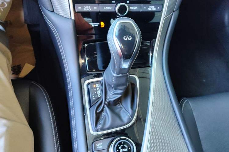 Used Infiniti Q50L 2018 2.0T Enjoyment Edition China V standard Gear Lever