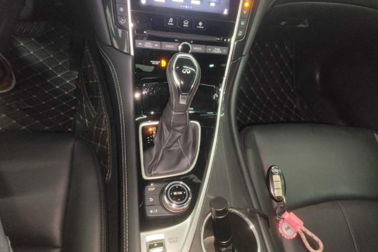 Used Infiniti Q50L 2018 2.0T Comfort Edition China VI Standard Gear Lever