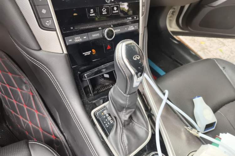 Used Infiniti Q50L 2018 2.0T Enjoyment Version China VI Standard Gear Lever