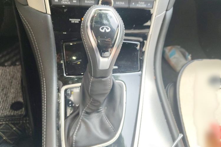 Used Infiniti Q50L 2018 2.0T Enjoyment Version China VI Standard Gear Lever