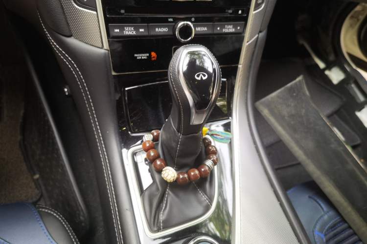 Used Infiniti Q50L 2018 2.0T Enjoyment Version China VI Standard Gear Lever