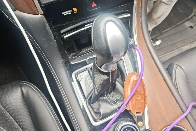 Used Infiniti Q50L 2018 2.0T Comfort Edition China V Standard Gear Lever