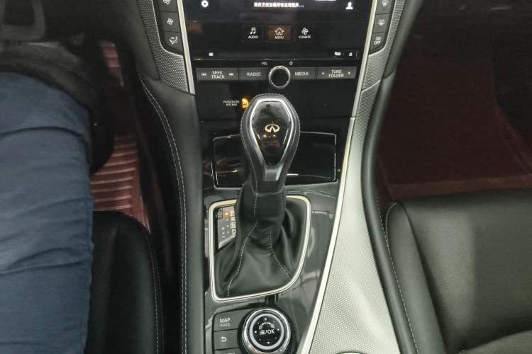 Used Infiniti Q50L 2018 2.0T Comfort Edition China V Standard Gear Lever