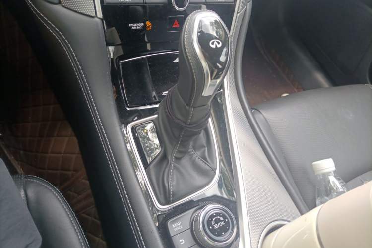 Used Infiniti Q50L 2018 2.0T Enjoyment Version China VI Standard Gear Lever