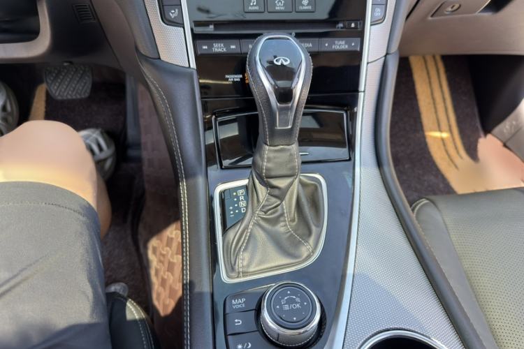 Used Infiniti Q50L 2018 2.0T Enjoyment Version China V Standard Gear Lever