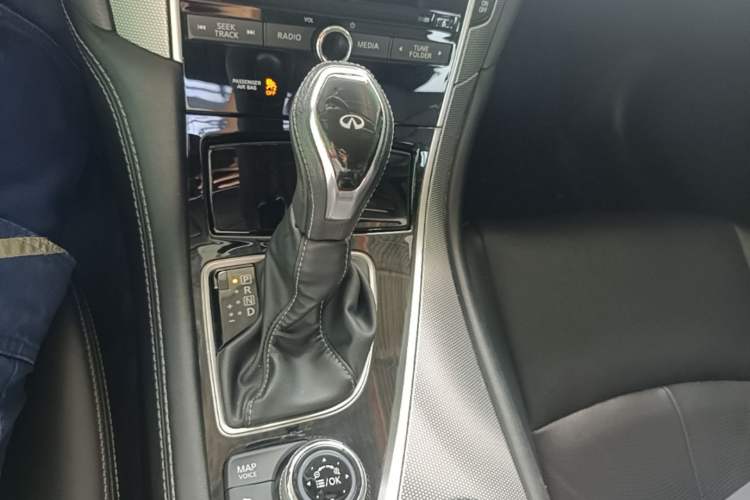 Used Infiniti Q50L 2018 2.0T Enjoyment Version China V Standard Gear Lever
