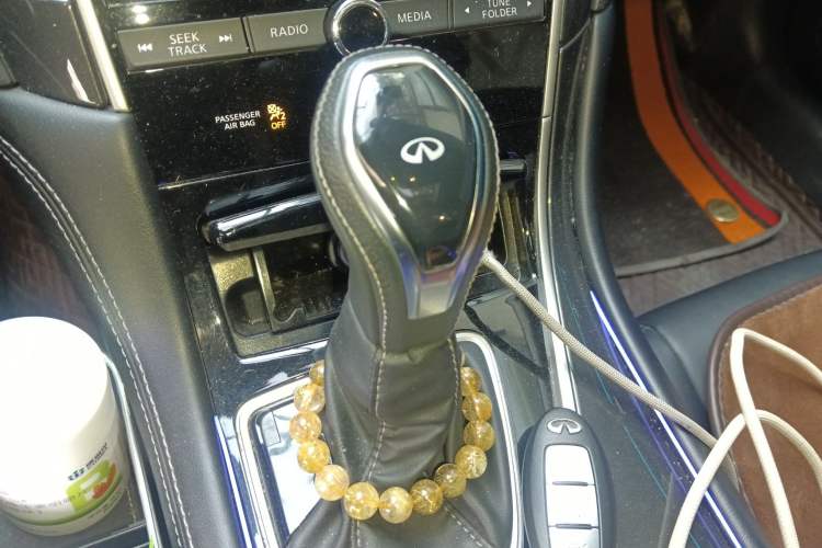 Used Infiniti Q50L 2018 2.0T Comfort Edition China VI Standard Gear Lever